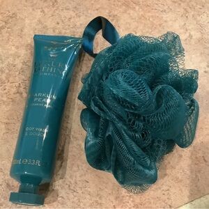 Teal Bath Wash & Matching Mesh Pouf Set